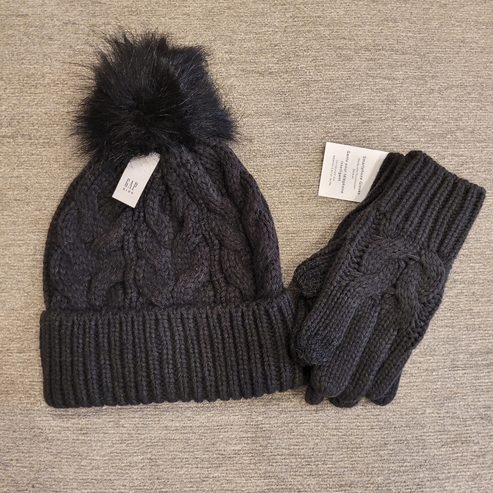 NWT - Girls Gap Black Cable Knit Hat (S/M) and Matching touch screen gloves (S)